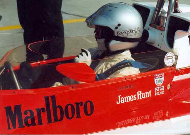Nicht etwa James Hunt sitzt hier am Steuer, sondern laut Programm Loreena McLaughlin.