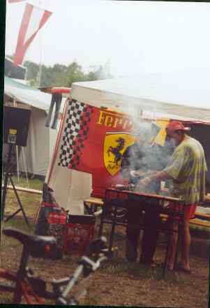 Zu einem Autorennen gehrt natrlich auch das Drumherum dazu, es macht Spa, durch die Campingpltze zu gehen. Natrlich berwiegend alles in Richtung Ferrari, aber auch hin und wieder sieht man auch mal 