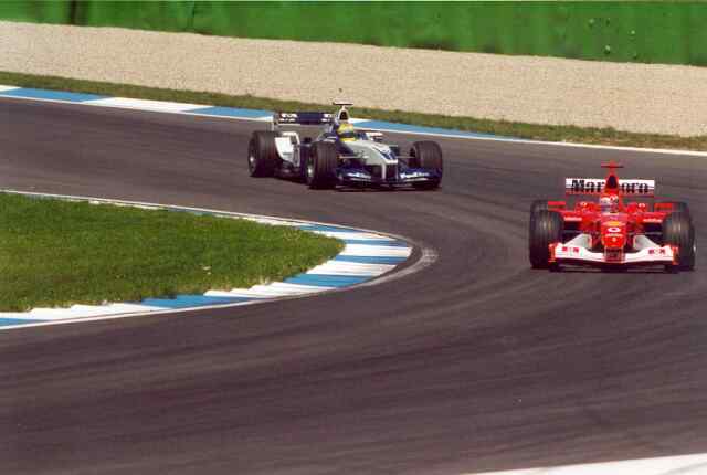 Der Bruderkampf, Michael gegen Ralf Schumacher, dauerte nicht allzu lange. In der ersten Runde lagen noch beide dicht zusammen, danach konnte Michael Schumacher aber einen greren Vorsprung herausfahren.