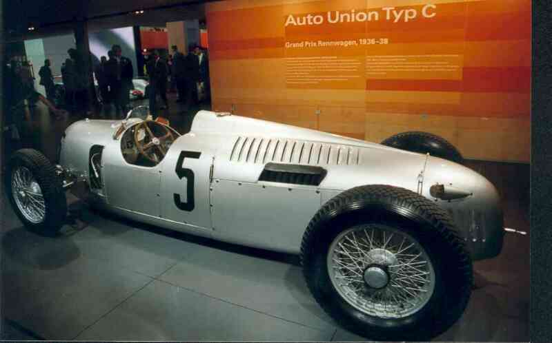 Zwischen dem Auto-Union Grand Prix-Wagen aus dem Jahre 1936 und dem Audi Rennsportwagen, mit dem das legendre Rennen in Le Mans gewonnen wurde, liegen fast 65 Jahre! Faszinierender war wohl der 16 Zylinder, mit dem Hans Stuck sen. Siege herausfuhr.