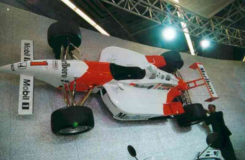 Mit diesem ChampCar-Rennwagen aus Amerika, angetrieben von einem Honda-Motor, wurde de Feran 2000 und 2001 ChampCar-Meister.