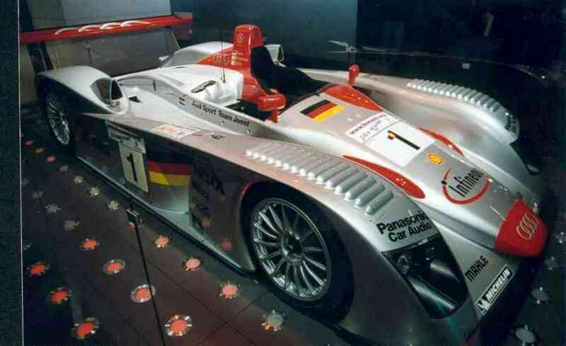Zwischen dem Auto-Union Grand Prix-Wagen aus dem Jahre 1936 und dem Audi Rennsportwagen, mit dem das legendre Rennen in Le Mans gewonnen wurde, liegen fast 65 Jahre! Faszinierender war wohl der 16 Zylinder, mit dem Hans Stuck sen. Siege herausfuhr.