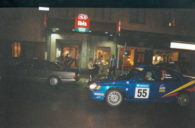 Nach den Tagesetappen und Sonderprfungen war jeweils Karlstadt Ziel der Rallyefahrzeuge. Hier Vorbeifahrt an unserem Hotel.