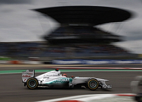 Michael Schumacher im Mercedes AMG Petronas F1 W02 2011_Thumb