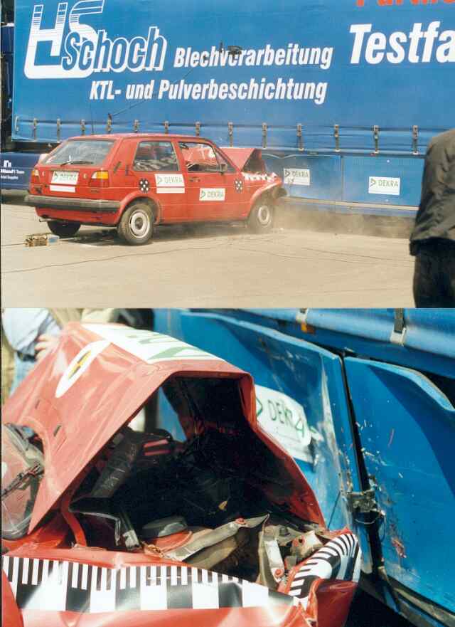 Zur Demonstration wurden seitliche Anfahrversuche, hier wird ein Polo gegen einen Lkw-Anhnger gefahren. Der Lkw-Anhnger war mit einem seitlichen Anfahrschutz ausgerstet ist. Der Fahrzeugfhrer wre in diesem Fall mit 